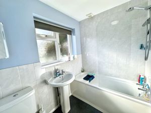 KINGS HEAD COURT- click for photo gallery